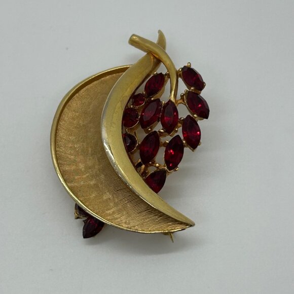 Brooch Lot Vintage Monet Gold-Tone BSK Rhinestone Modern Victorian-Style Cameo - Picture 6 of 11